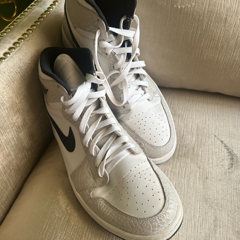 Nike Air Jordan 1 Retro High White Elephant